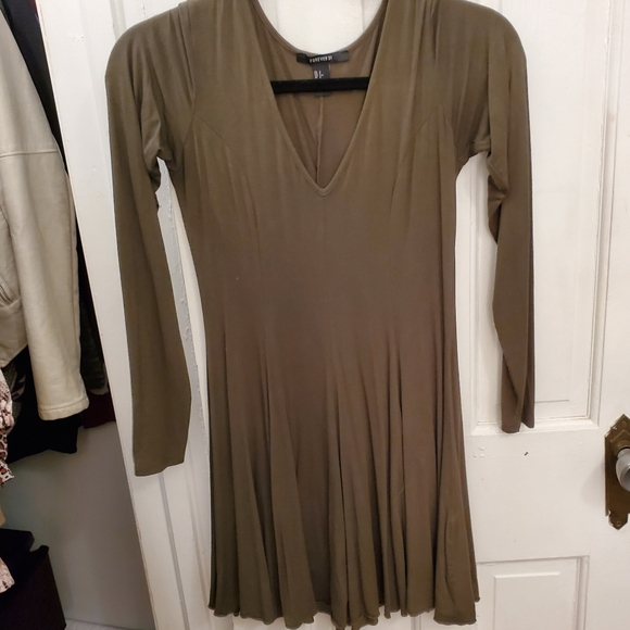 Dress - Picture 1 of 3